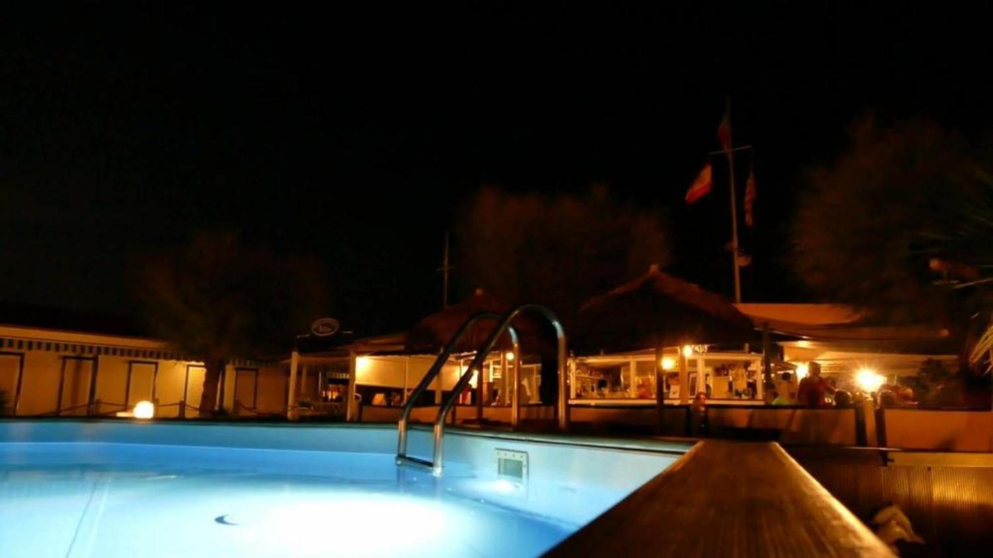 Bed And Breakfast Bagno Venezia Marina Di Carrara Bagian luar foto