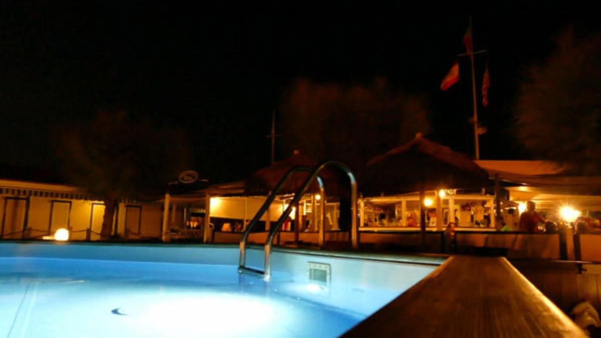 Bed And Breakfast Bagno Venezia Marina Di Carrara Bagian luar foto