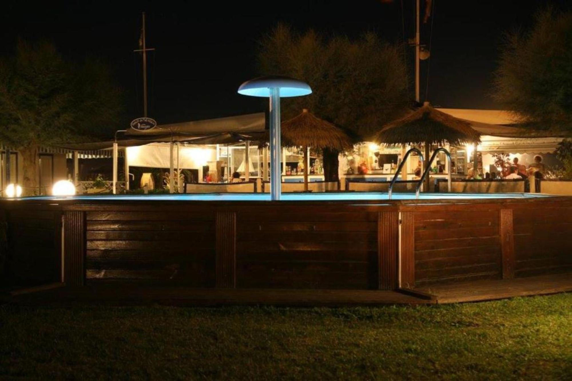 Bed And Breakfast Bagno Venezia Marina Di Carrara Bagian luar foto