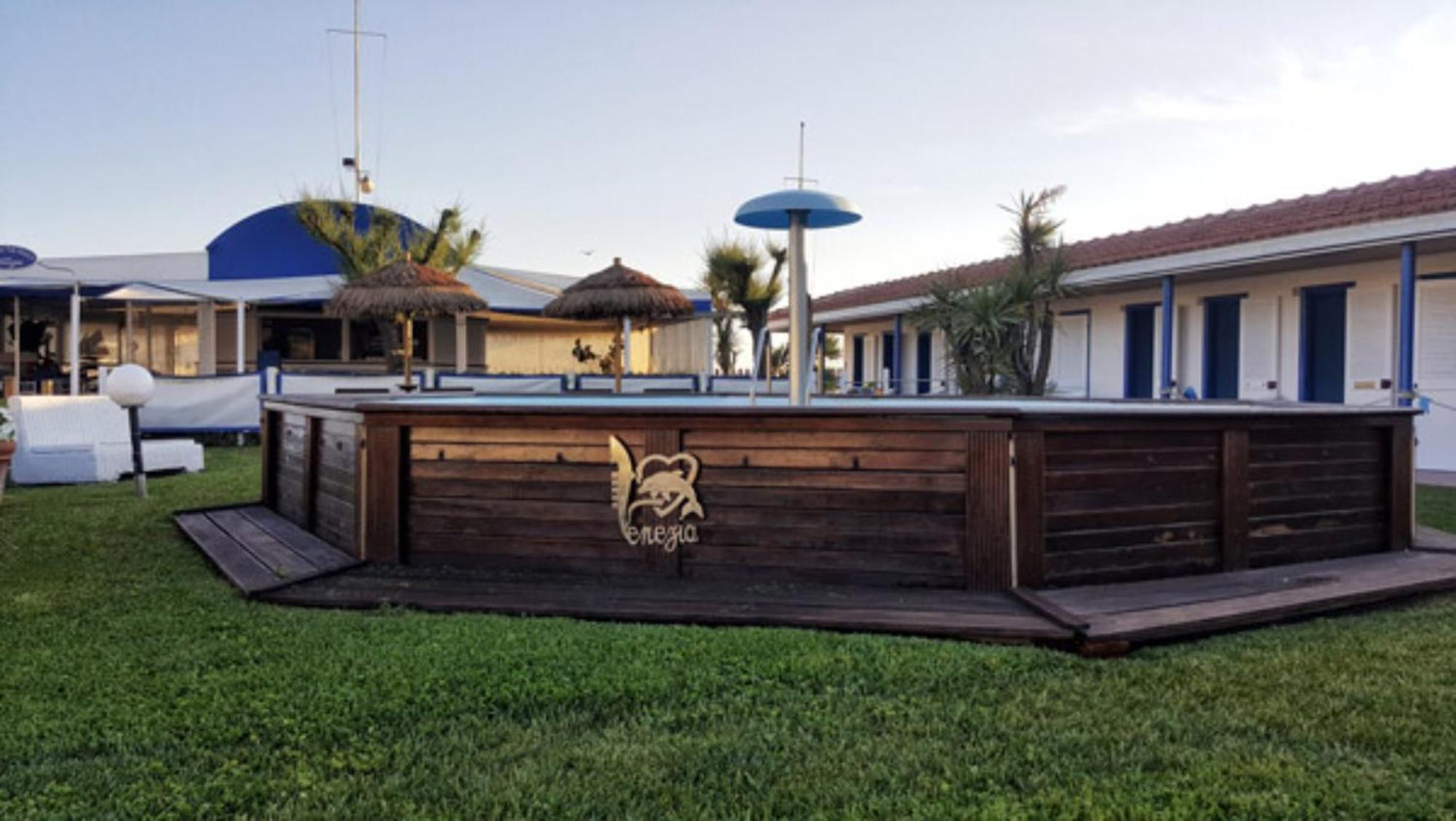 Bed And Breakfast Bagno Venezia Marina Di Carrara Bagian luar foto