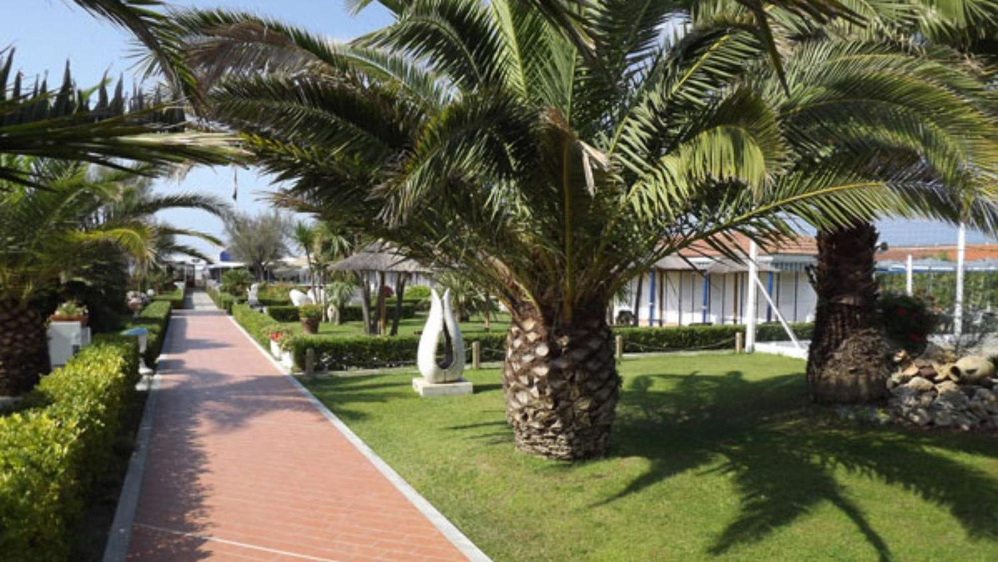 Bed And Breakfast Bagno Venezia Marina Di Carrara Bagian luar foto